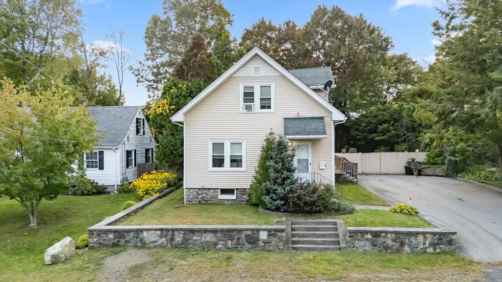 9 Emily St, Worcester, MA 01606