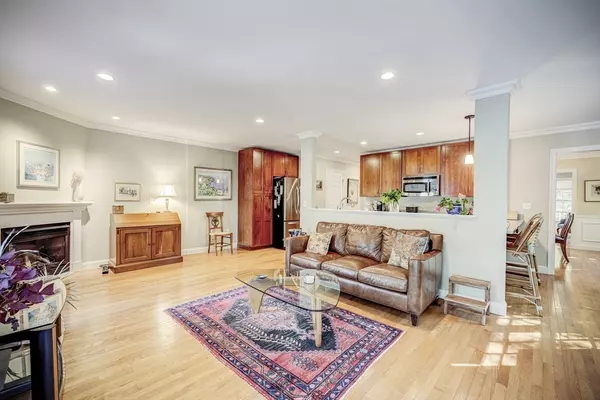 Newton, MA 02464,15 Cottage St #15