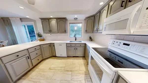 Leominster, MA 01453,15 Peach Tree Ln