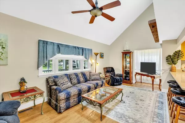 Barnstable, MA 02648,159 Cinderella Ter