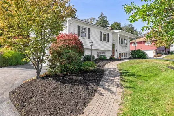 Auburn, MA 01501,10 Meadowbrook Rd