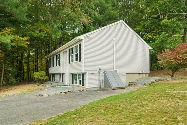 Shirley, MA 01464,4 Hill Ln