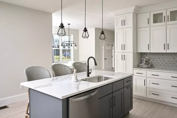 West Bridgewater, MA 02379,16 Metacomet Rd #16