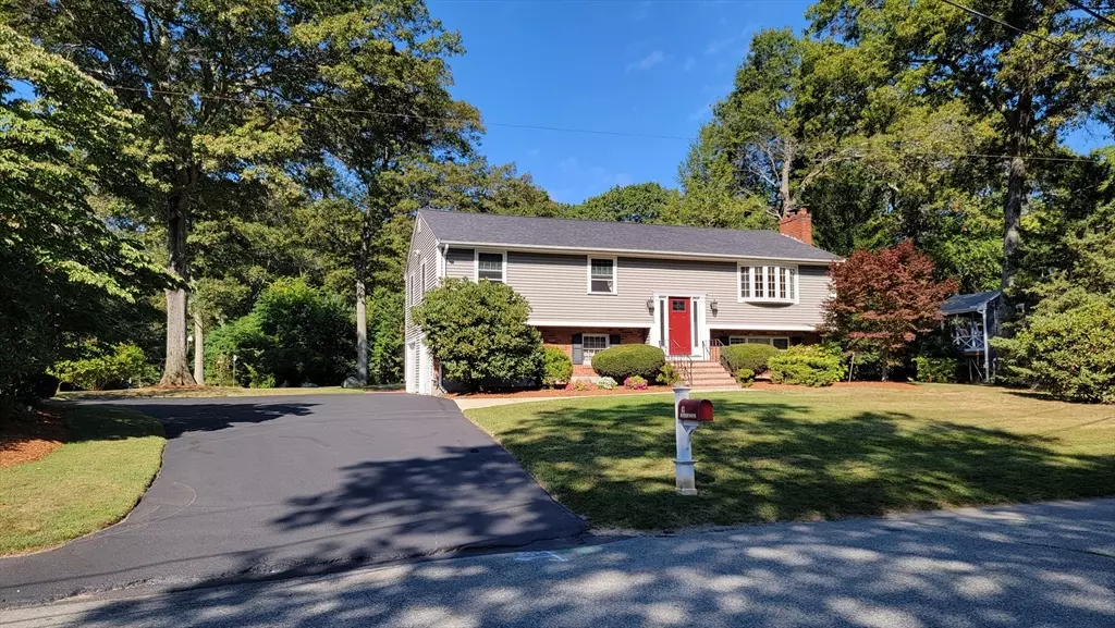 22 Sunset Dr, Medway, MA 02053