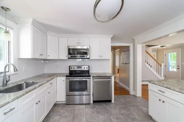 Walpole, MA 02081,32 Irving Drive