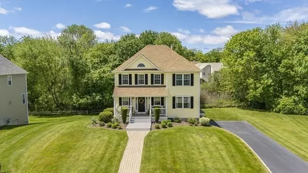 Seekonk, MA 02771,14 Evelyn Way