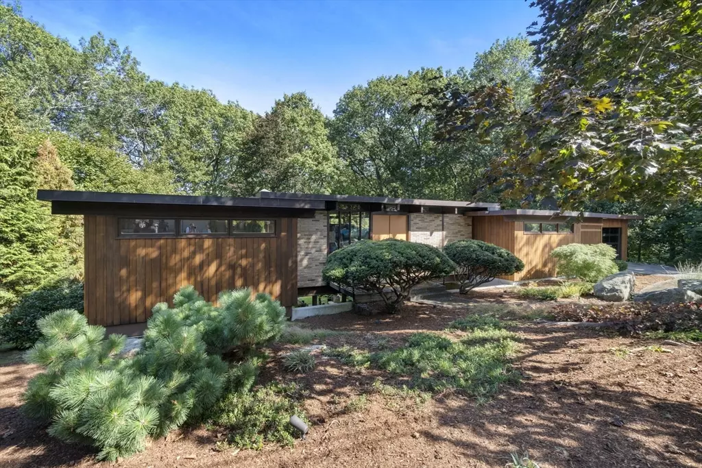 Melrose, MA 02176,110 Ellis Farm Ln