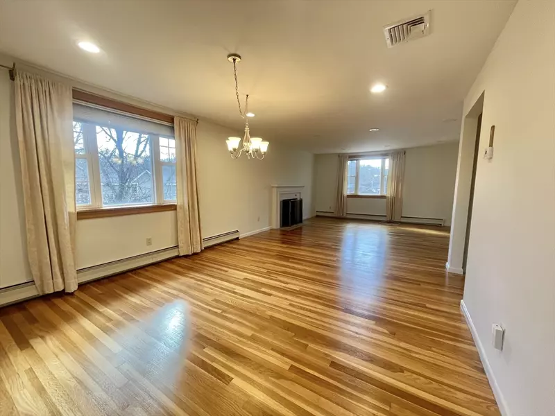 77 Louise #77, Newton, MA 02467