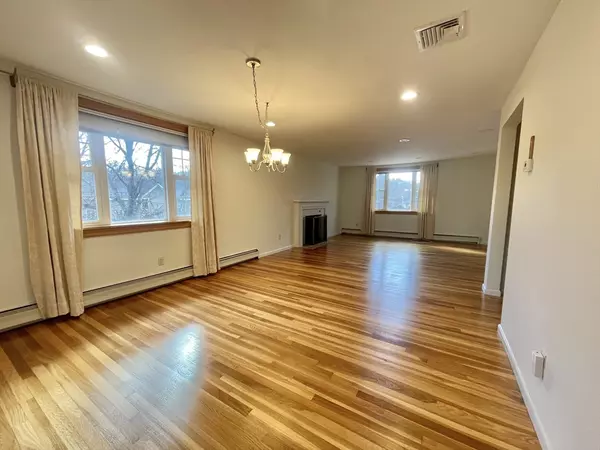 77 Louise #77, Newton, MA 02467