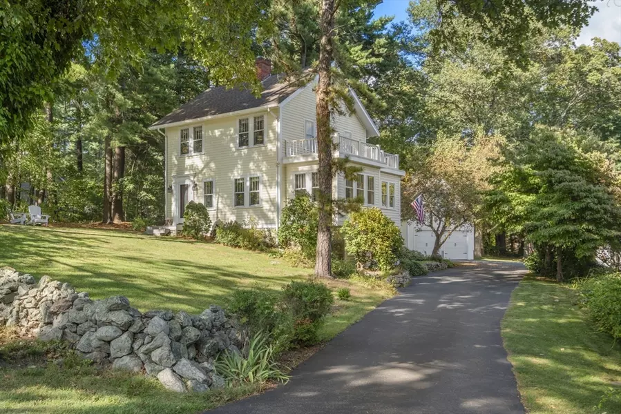 10 Medway St, Norfolk, MA 02056