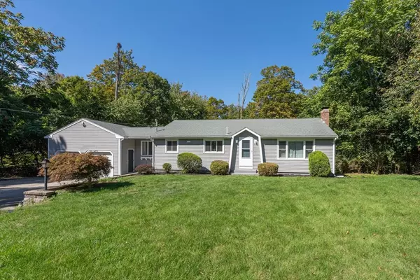 105 W Bacon St, Plainville, MA 02762