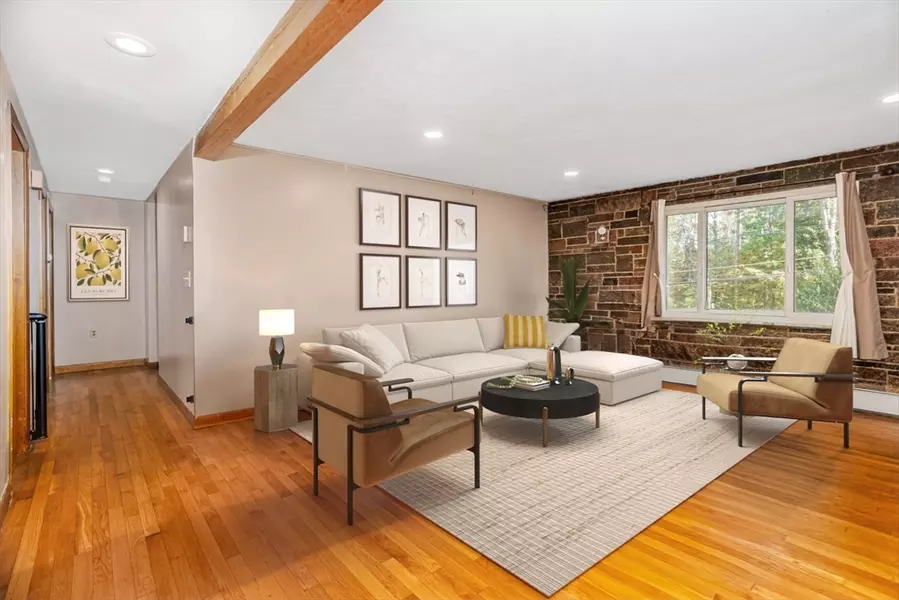 30 Center St, Ashburnham, MA 01430