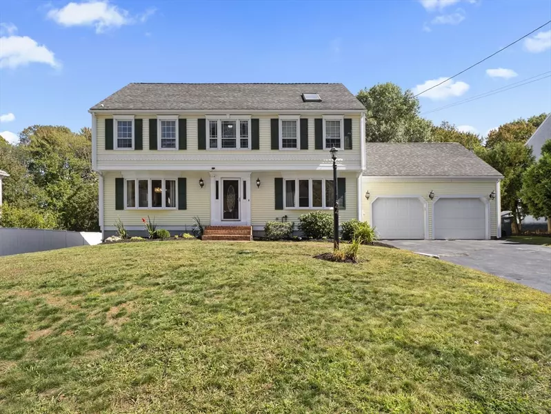 44 Woodridge Rd, Milford, MA 01757