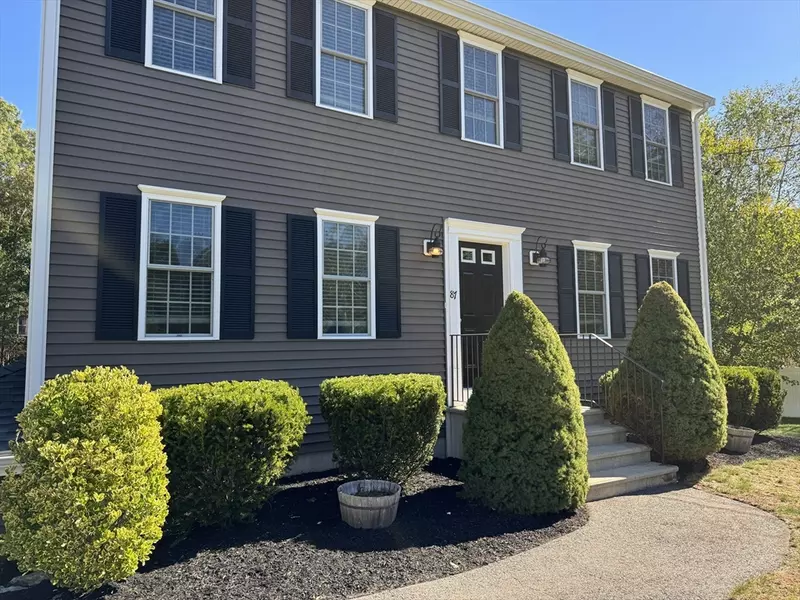 87 Center, Carver, MA 02330