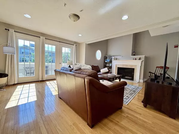Attleboro, MA 02703,74 West St #18