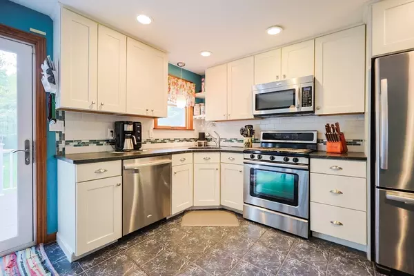 Berkley, MA 02779,70 Plain Street E