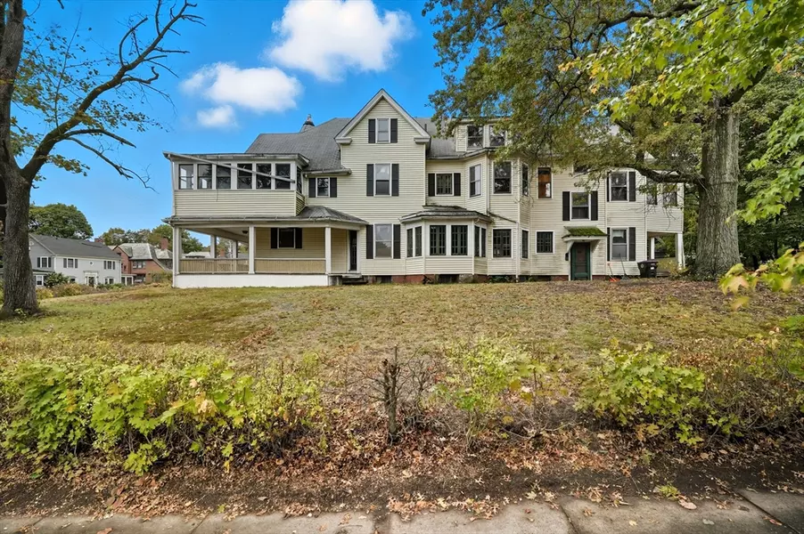 129 Morgan St, Holyoke, MA 01040