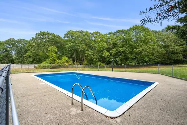 Wenham, MA 01984,41 Essex St