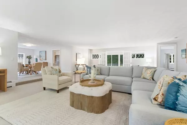 Wenham, MA 01984,41 Essex St