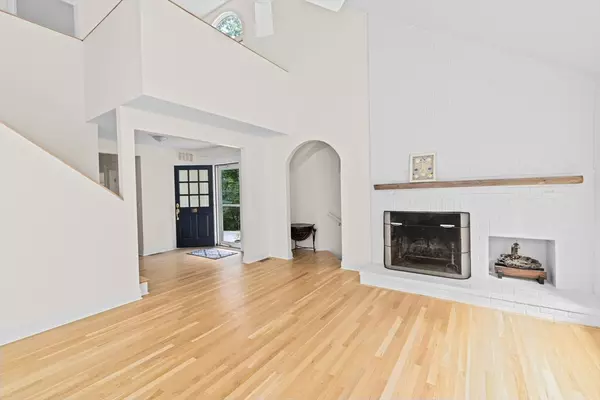 Cohasset, MA 02025,29 Heather Dr