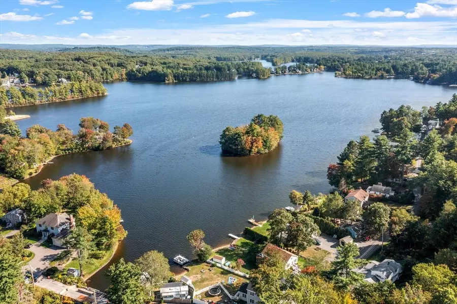 878 Flat Hill Rd, Lunenburg, MA 01462