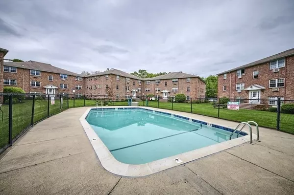 Arlington, MA 02476,3 Colonial Village Drive #10
