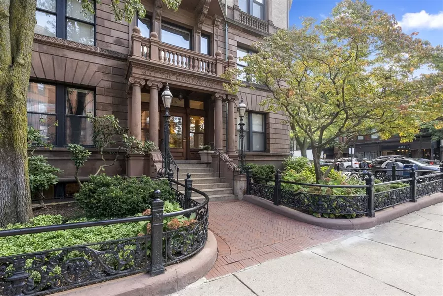 416 Marlborough St #209, Boston, MA 02115