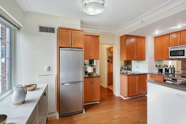 Brookline, MA 02446,20 Chapel Street #B801