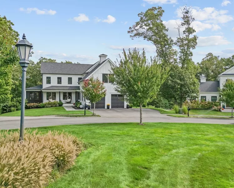 60 Bramhall Ln, Plymouth, MA 02360