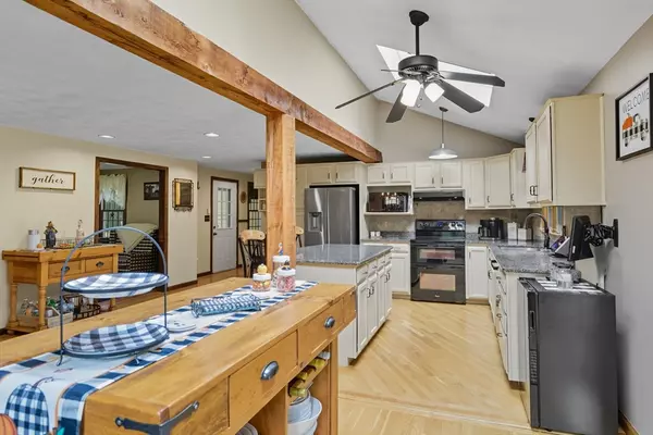 Norton, MA 02766,13 Crowe Farm Ln