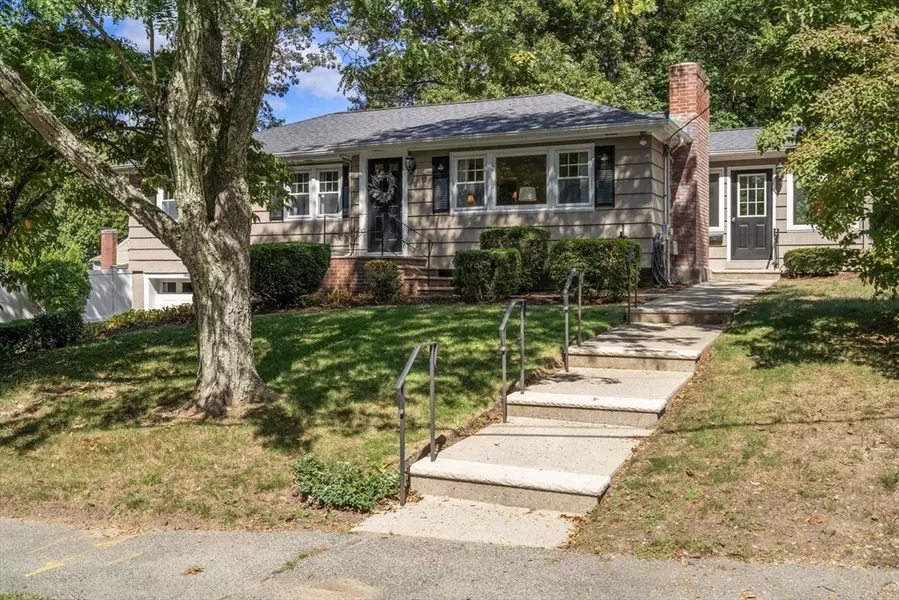 61 Alton St, Walpole, MA 02081