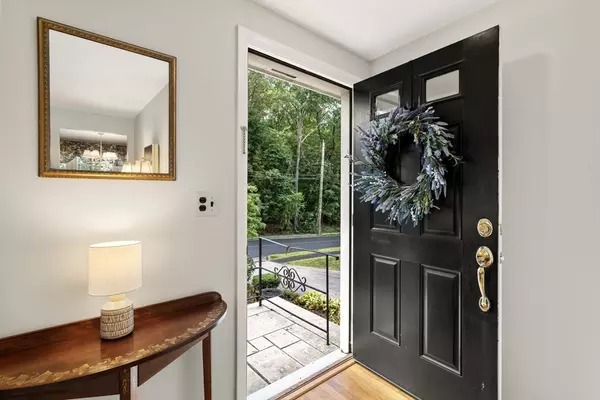 Walpole, MA 02081,61 Alton St