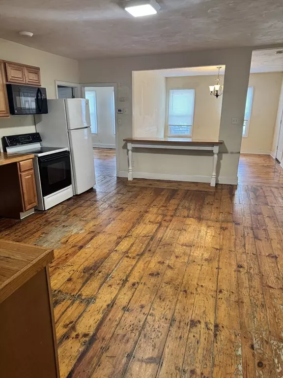 Southbridge, MA 01550,33 Thomas Street #1