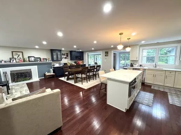 Bedford, MA 01730,31 Hayden Ln