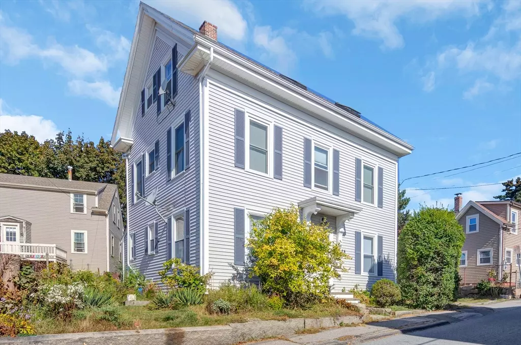 Gloucester, MA 01930,24 Taylor St #1