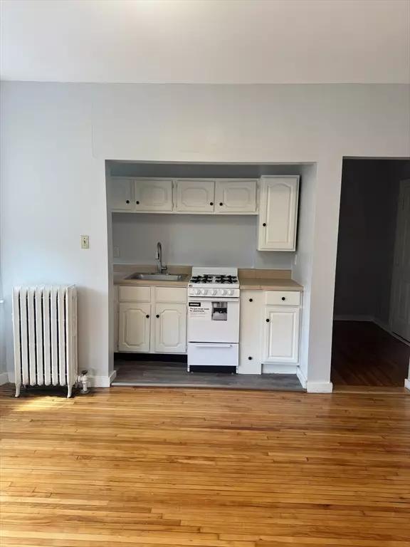 160 Strathmore Rd #11, Boston, MA 02135