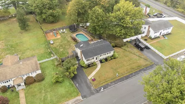 Abington, MA 02351,23 Loganberry Dr