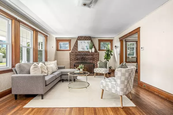 Hingham, MA 02043,22 Linscott Rd
