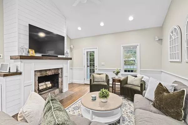 Hingham, MA 02043,11 Golfview Dr