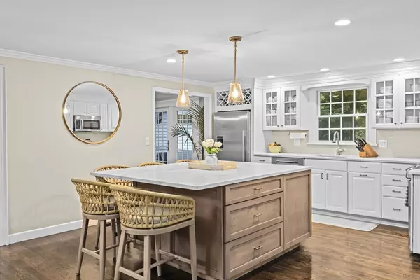 Hingham, MA 02043,11 Golfview Dr
