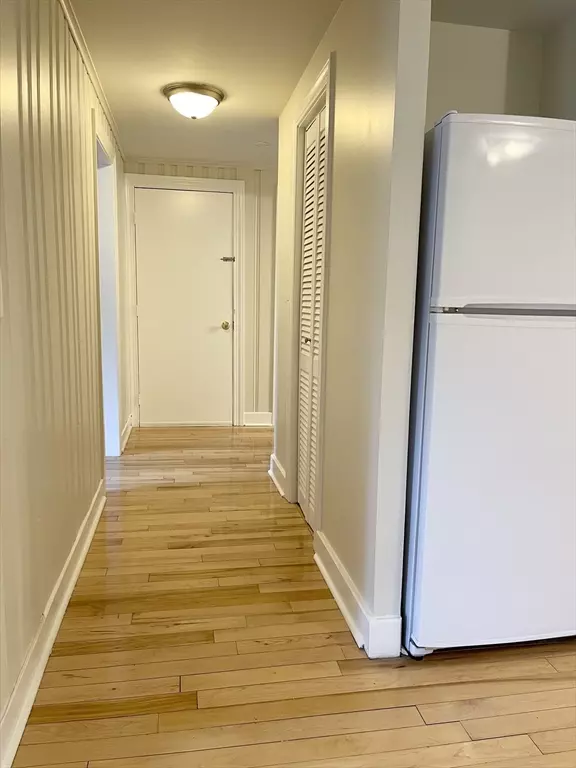 Lowell, MA 01852,20 Boylston St #4