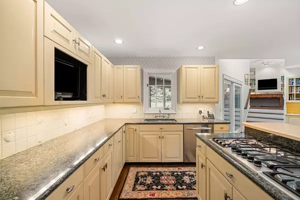 Natick, MA 01760,18 Phillips Pond Rd #18