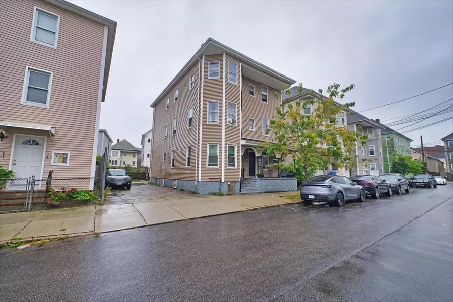 98 Beetle St, New Bedford, MA 02746