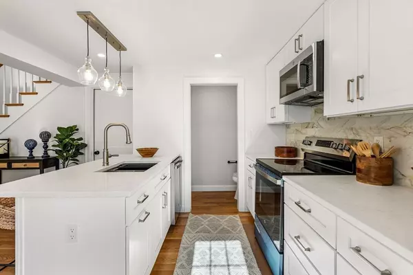 Newburyport, MA 01950,113 Prospect St #B