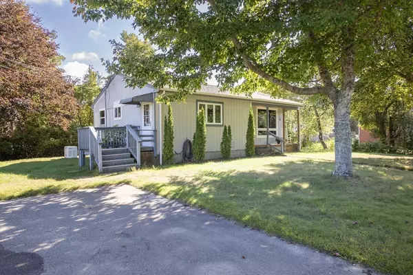 Mattapoisett, MA 02739,6 Meadowbrook Ln