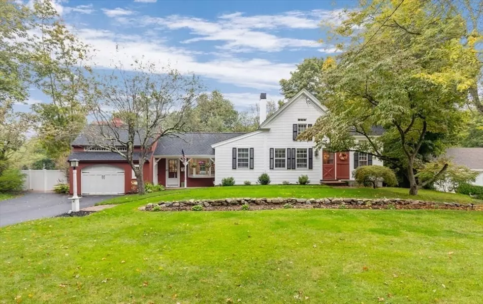 2 Crooked Meadow Ln, Hingham, MA 02043