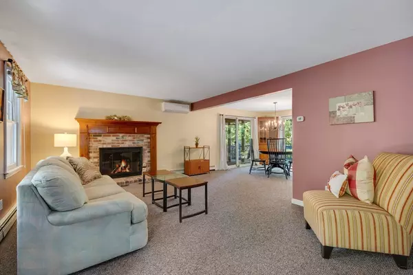Mashpee, MA 02649,1 Manitoba Road
