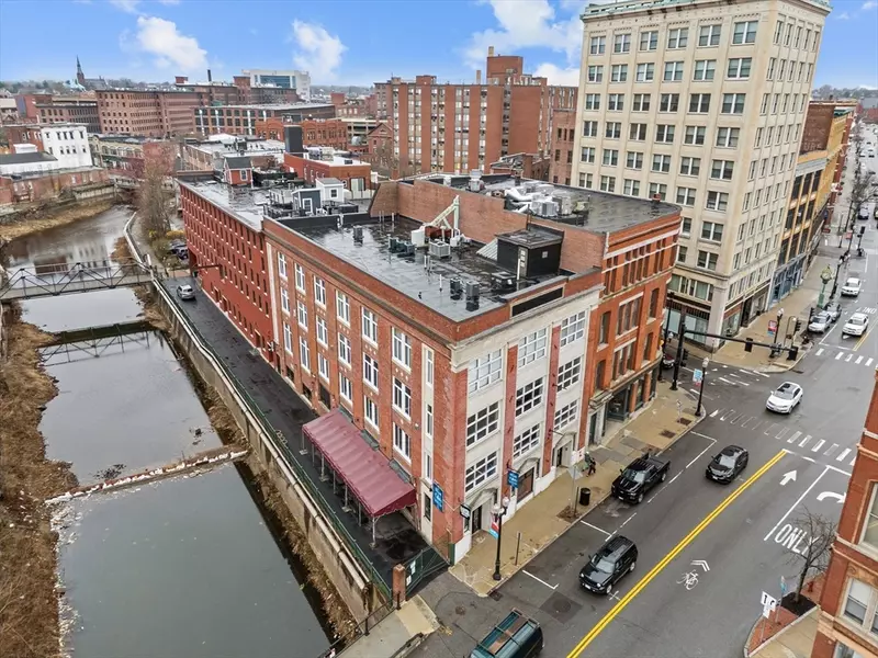 15-17 Kearney Sq #1-2, Lowell, MA 01852