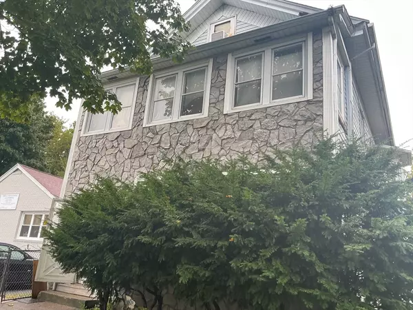 Holyoke, MA 01040,87 Pine St