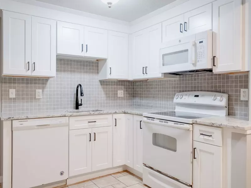 39 Pleasant #A6, Northborough, MA 01532